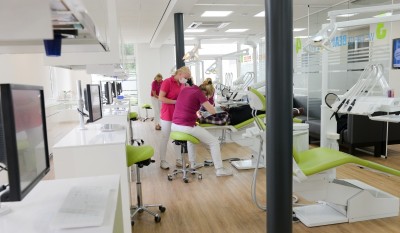 Assistentes aan de stoel